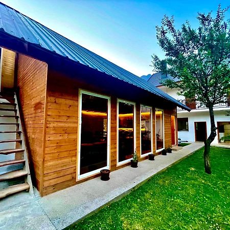 فالبني Lazer Cardaku Guesthouse المظهر الخارجي الصورة