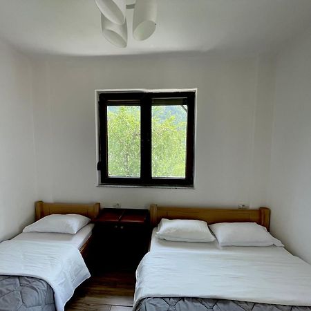 فالبني Lazer Cardaku Guesthouse المظهر الخارجي الصورة
