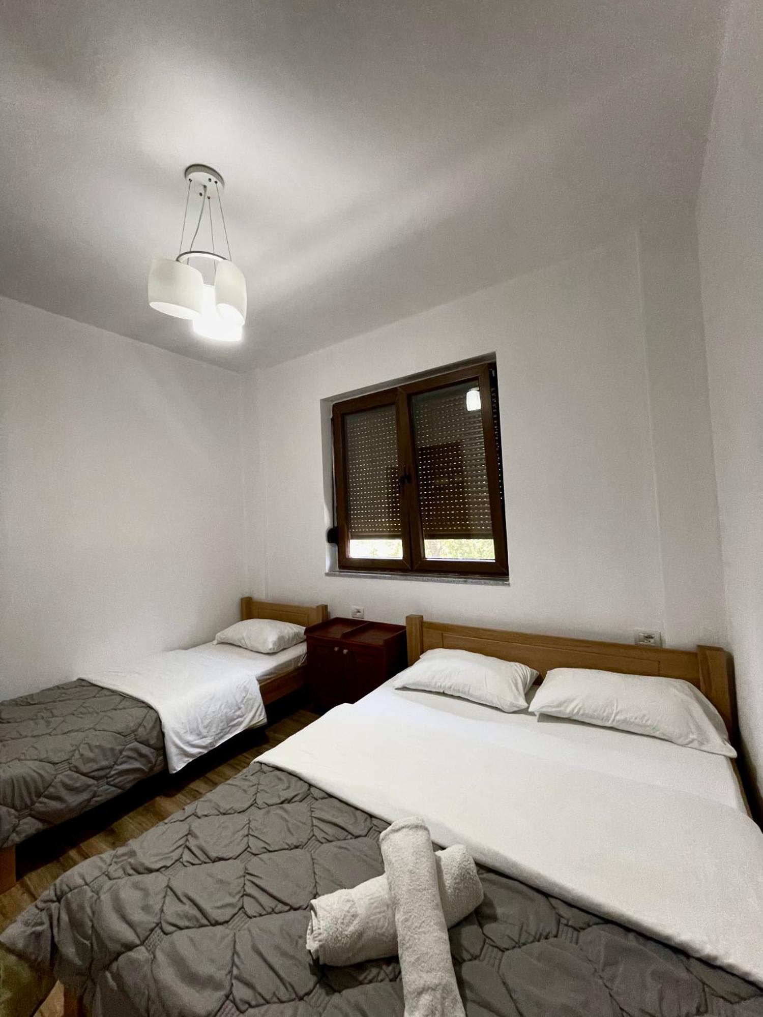 فالبني Lazer Cardaku Guesthouse المظهر الخارجي الصورة