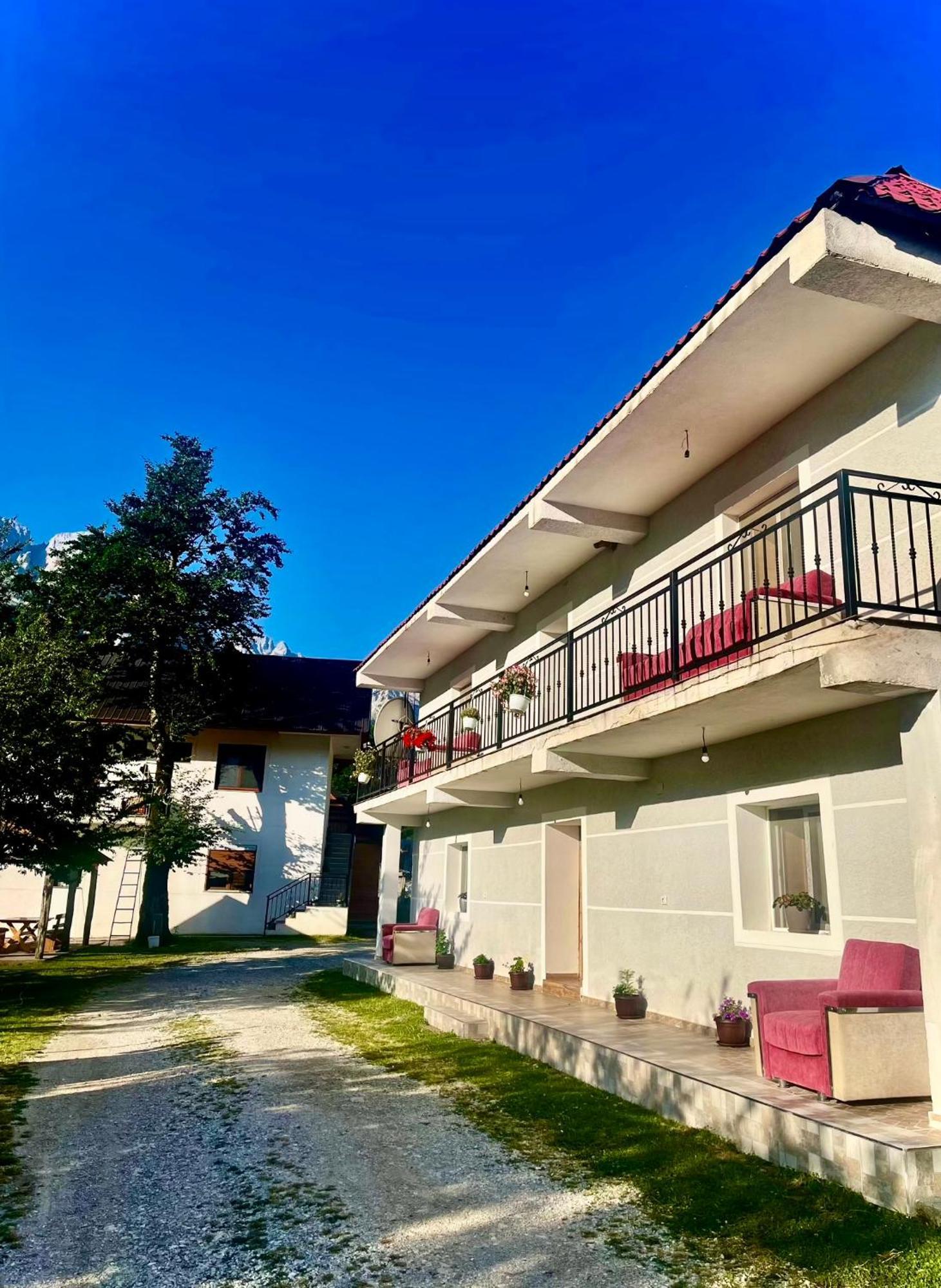 فالبني Lazer Cardaku Guesthouse المظهر الخارجي الصورة