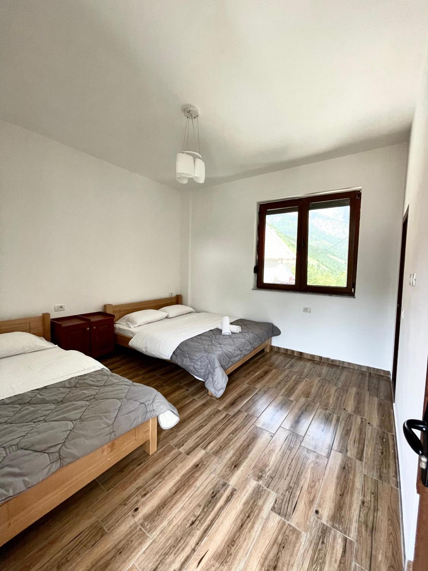 فالبني Lazer Cardaku Guesthouse المظهر الخارجي الصورة