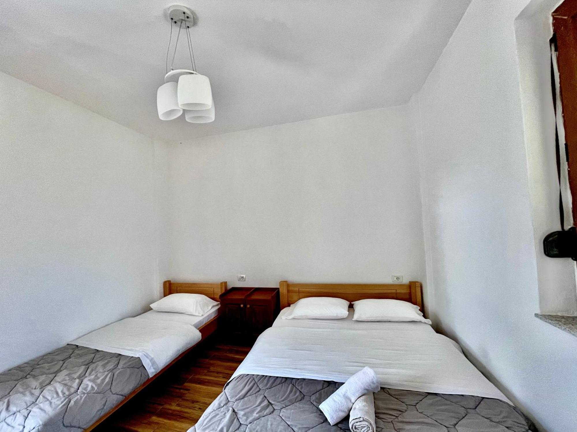 فالبني Lazer Cardaku Guesthouse المظهر الخارجي الصورة