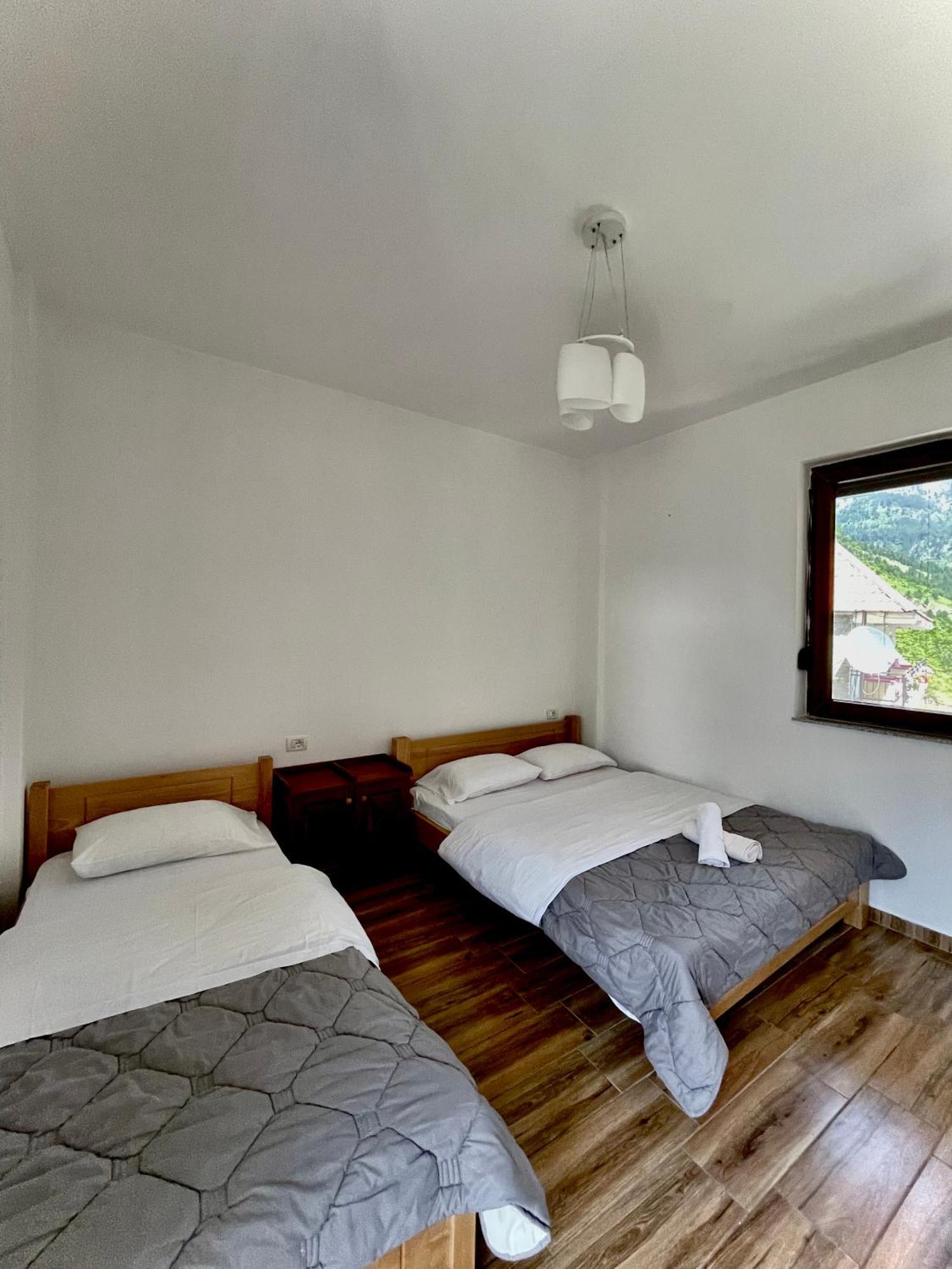 فالبني Lazer Cardaku Guesthouse المظهر الخارجي الصورة