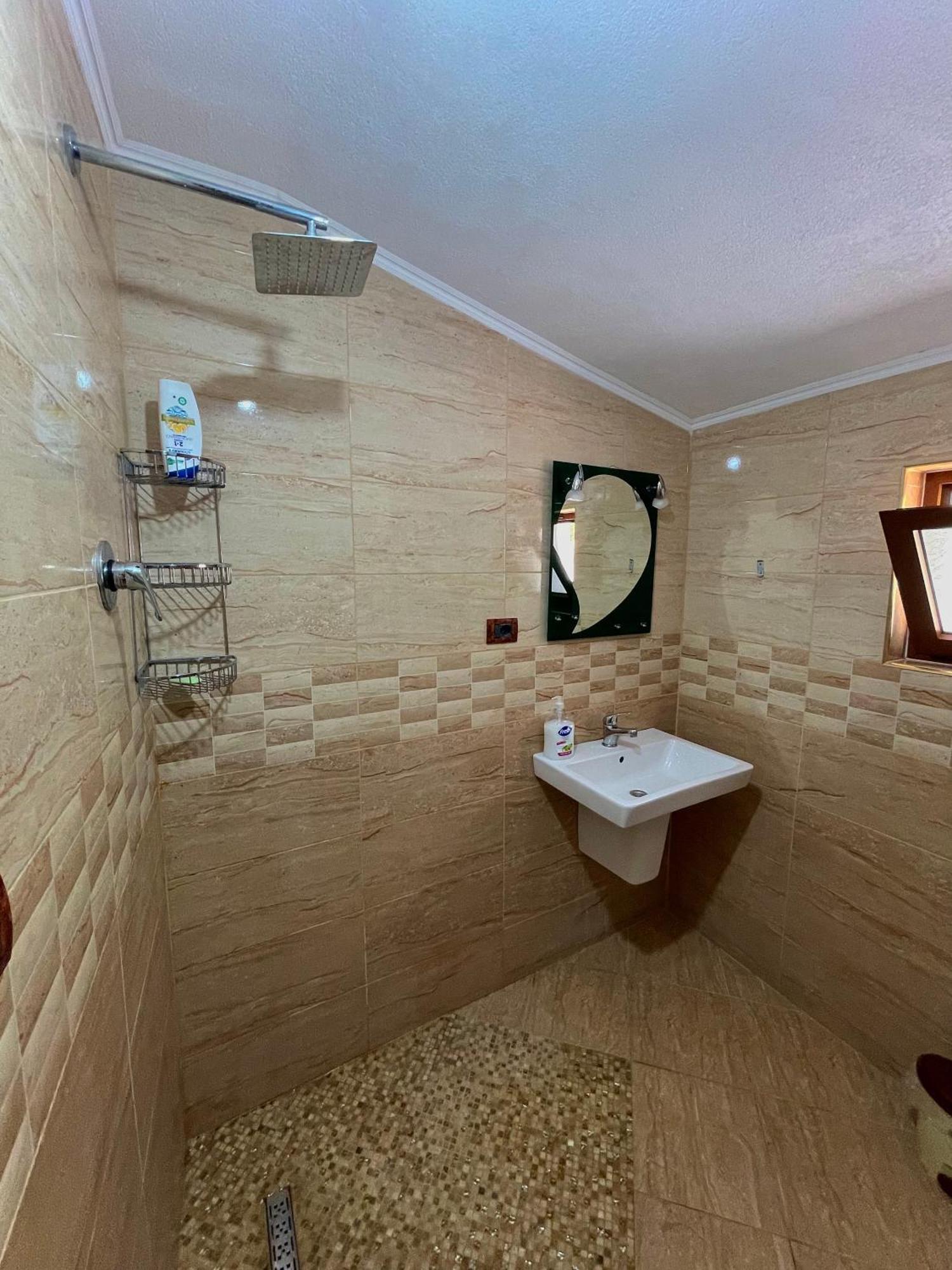 فالبني Lazer Cardaku Guesthouse المظهر الخارجي الصورة