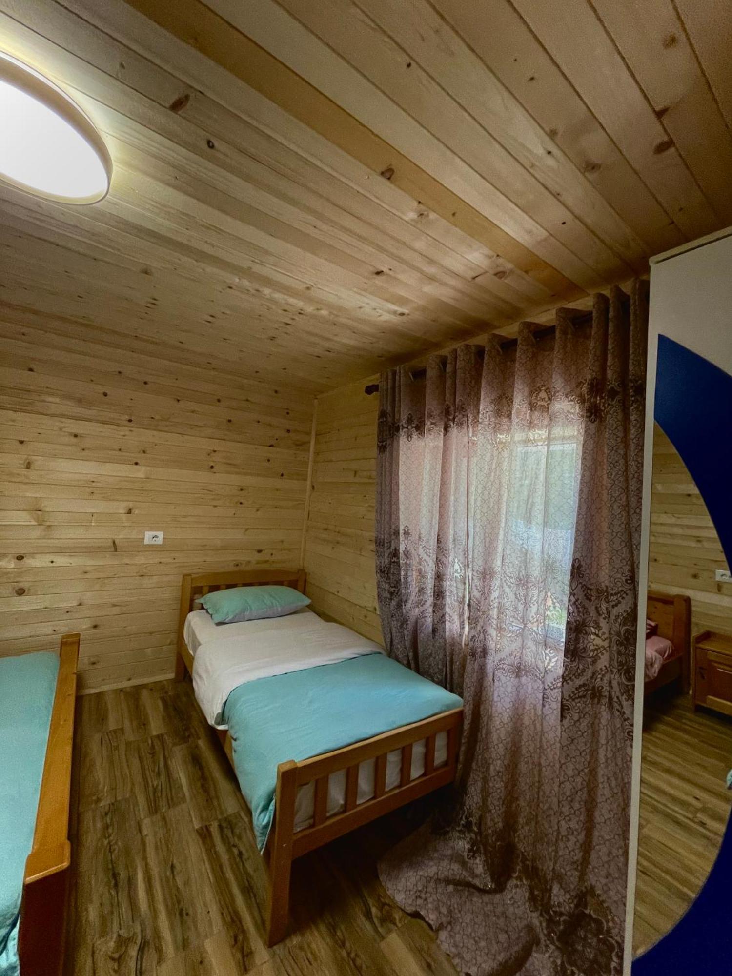 فالبني Lazer Cardaku Guesthouse المظهر الخارجي الصورة