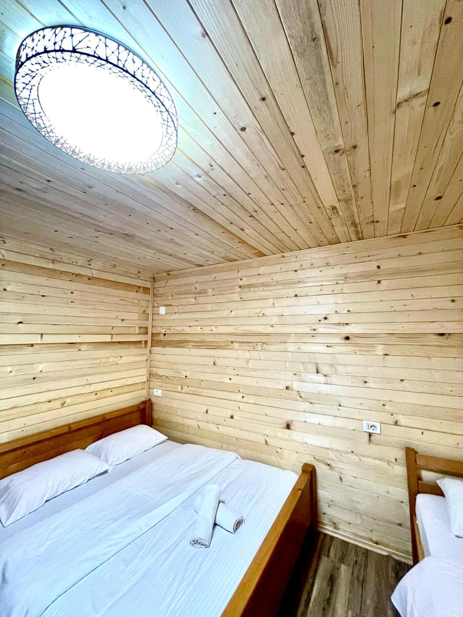 فالبني Lazer Cardaku Guesthouse المظهر الخارجي الصورة